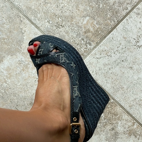 Louis Vuitton sandals 💙 - Picture 9 of 9